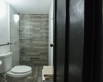 PH 19 Guesthouse Hotel in Gazcue - Santo Domingo - Banyo