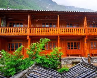 Tiger Leaping Gorge Tea-Horse Hotel - Diqing - Building