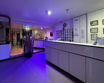 Hotel Aldeano l - Buenos Aires - Front desk