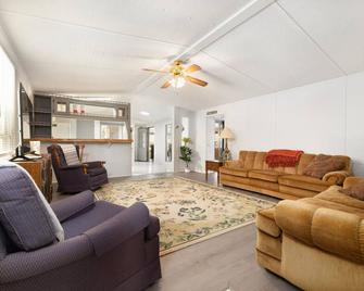 Riverfront Refuge Cozy Retreat By Wataug - Elizabethton - Sala de estar