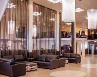 West Plaza Hotel - Wellington - Lobby