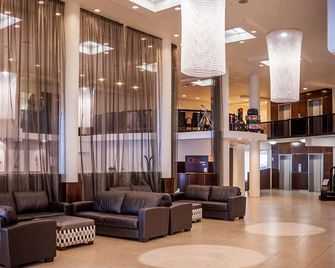 West Plaza Hotel - Wellington - Lobby