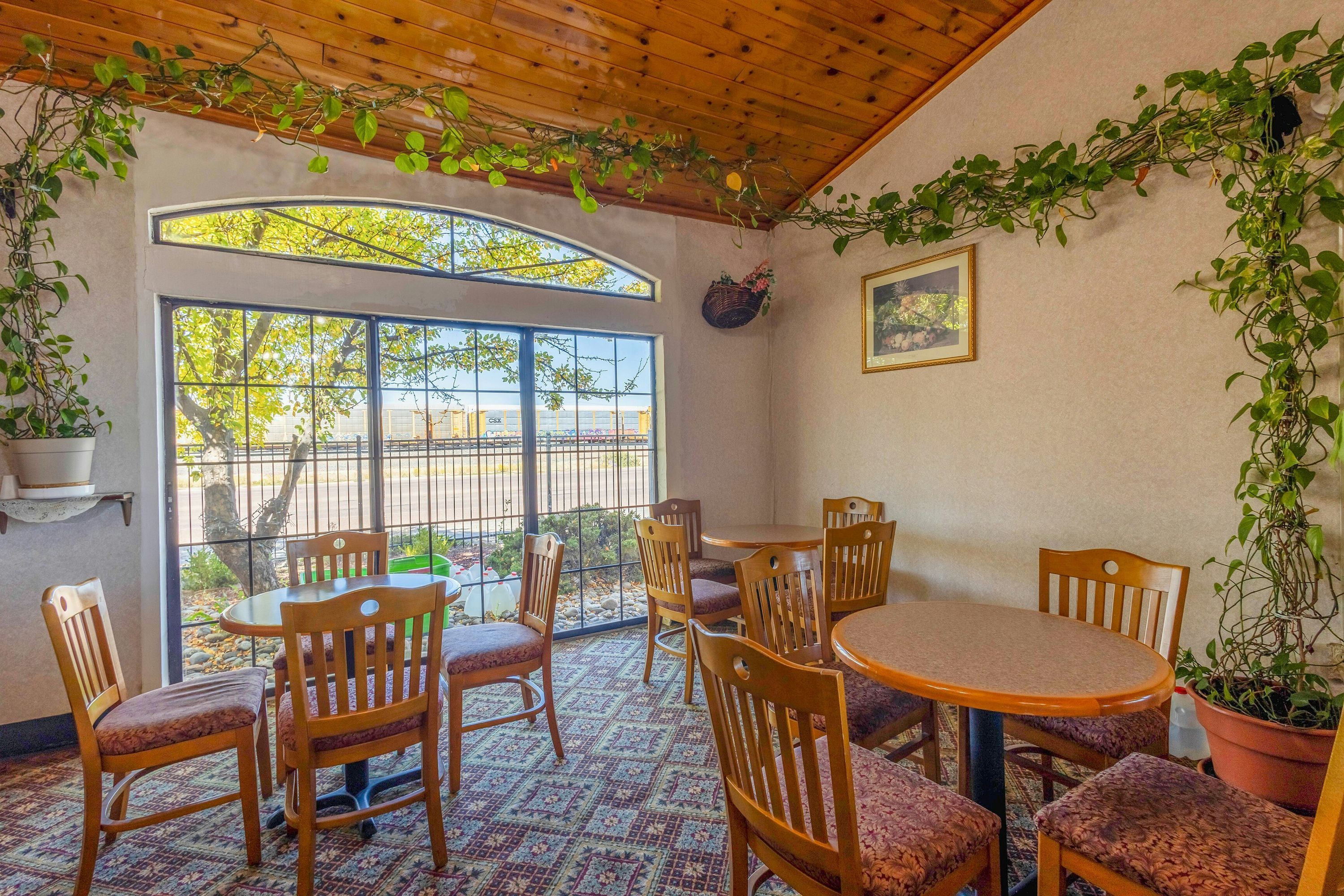 رويال هوليداي موتل باي بيلفيلا جالوب آي-40 - غالوب - مطعم