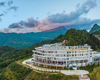 Lady Hill Sapa Resort - Pa sa - Edificio