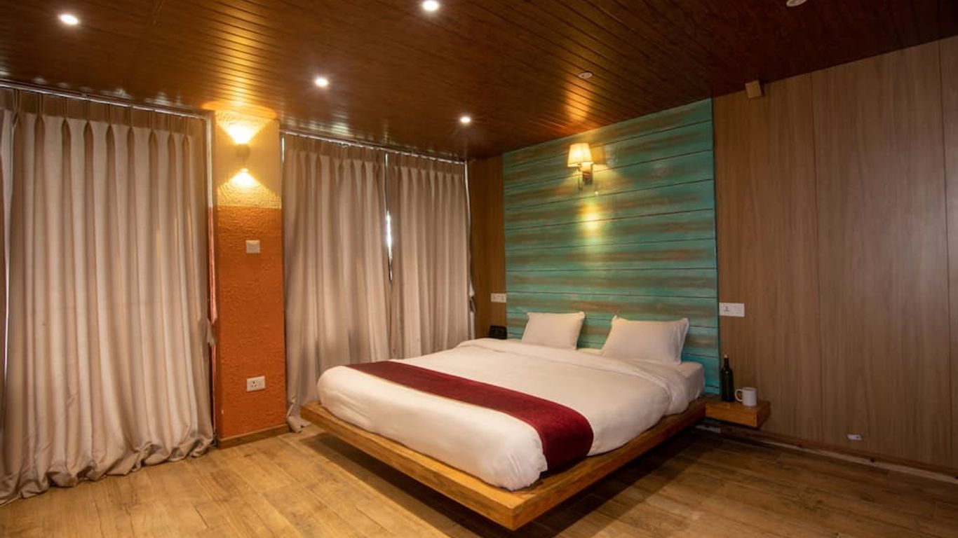 Everest Manla Resort