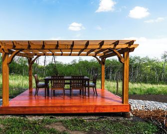 Beautiful Cabin in the Mountains - Pincher Creek - Innenhof