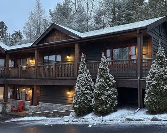 Lake Placid Inn: Residences - Lake Placid - Building