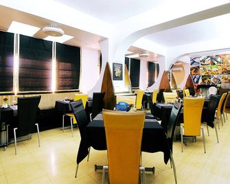 Hotel Gurukripa Daman - Daman - Restaurace
