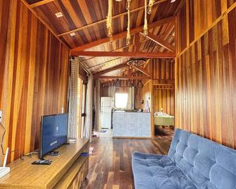 Charming Wooden House in Sítio Tardezinha de Pilar - Pilar do Sul - Living room