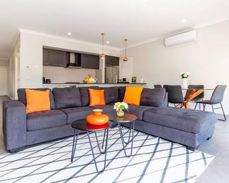 Cosy brand New - Tarneit - Living room
