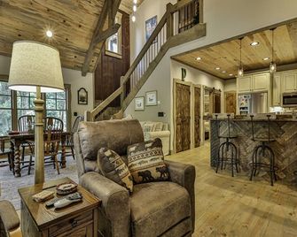 Brown Trout Lodge - River Front, Dog Friendly - McCaysville - Living room