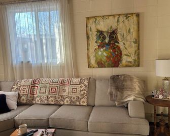 Cozy cottage in Three Hills, Alberta. Pet Friendly! - Three Hills - Salon