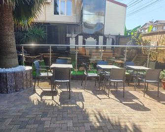 Astra Hotel - Sochi - Patio