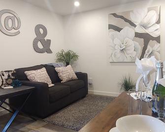 Our Suite Place-Fully Equipped & Super Clean - Abbotsford - Living room