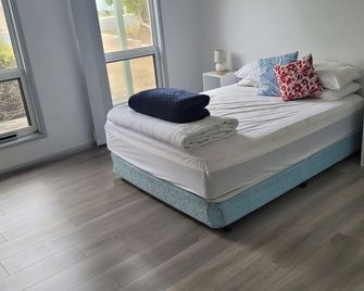 Boston Beach House - Goolwa Beach - Goolwa - Bedroom