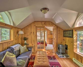'elk Hideaway:' Ashford Cottage w/ Hot Tub! - Ashford