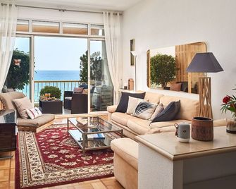 Sunlight Properties - 'Maryland ' - Sea Front - Nice - Huiskamer