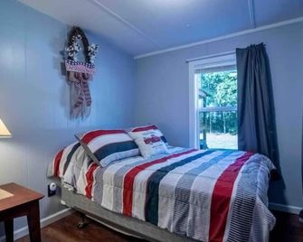 Come enjoy a stay at Pleasant Lane! Plenty of parking & great surrounding area! - Hartselle - Bedroom