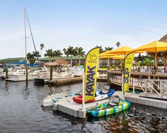 Ramada by Wyndham Sarasota Waterfront - סראסוטה - בניין