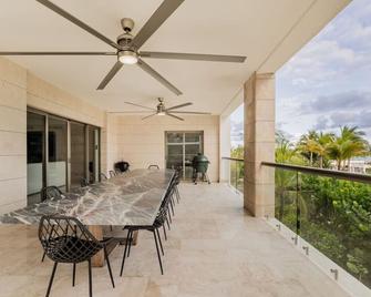 Beach Front/Luxury/4 Bdrm/Heated Pool/Wifi - Punta Sam - Balcony