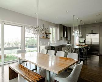 Spacious Modern Luxurious Home in Linden Hills - 明尼阿波利斯 - 餐廳