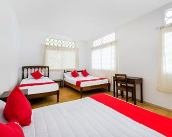 OYO Hotel Las Palmas Cuyutlan - Cuyutlán - Bedroom