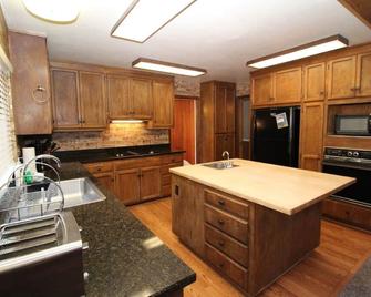 Lg Home - Tahoe City/Twin Peaks - pool table/hot tub - 塔霍城 - 廚房