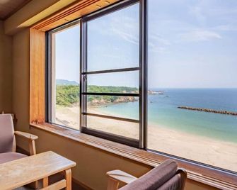 Shima Beach Hotel - Toba - Parveke