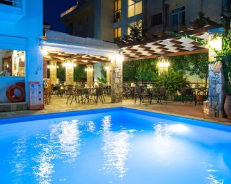 Neda Hotel - Olympia - สระว่ายน้ำ