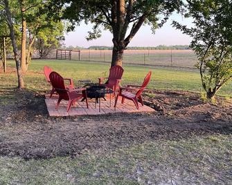 Cozy farm guest house… - Williamston - Innenhof