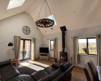 Newly Converted Luxury Barn With Private - Denbigh - Huiskamer