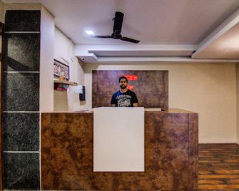 Hotel O Jayam Residency - Urapakkam - Gūduvāncheri - Front desk