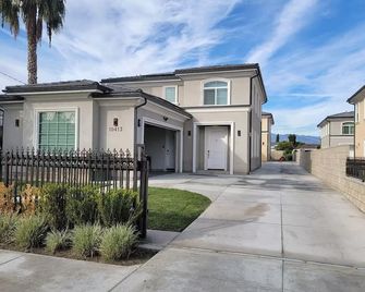 Modern New 3br/2.5ba Home in Sgv • Stylish, Spacious & Fully Furnished - South El Monte - Edificio
