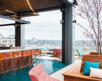 نويل - ناشفيل (تينيسي) - شرفة