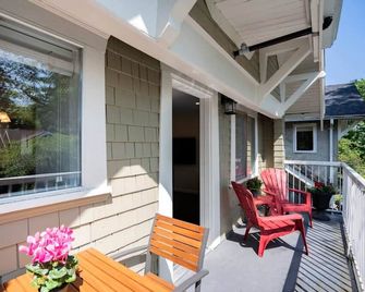 Newly Reno D 2 Bdrm Kitsilano - Centrally Located - Vancouver - Balcón
