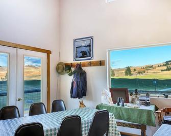 On the Frontier Cabin at Eden Valley Guest Ranch (accessible) - Oroville - Dining room