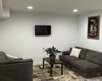 Stunning/Modern Basement Unit - Londyn - Pokój dzienny
