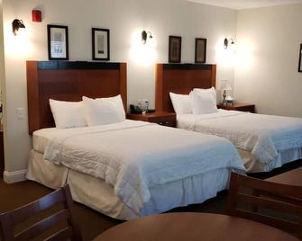 Crescent Suites Hotel - Waltham - Спальня