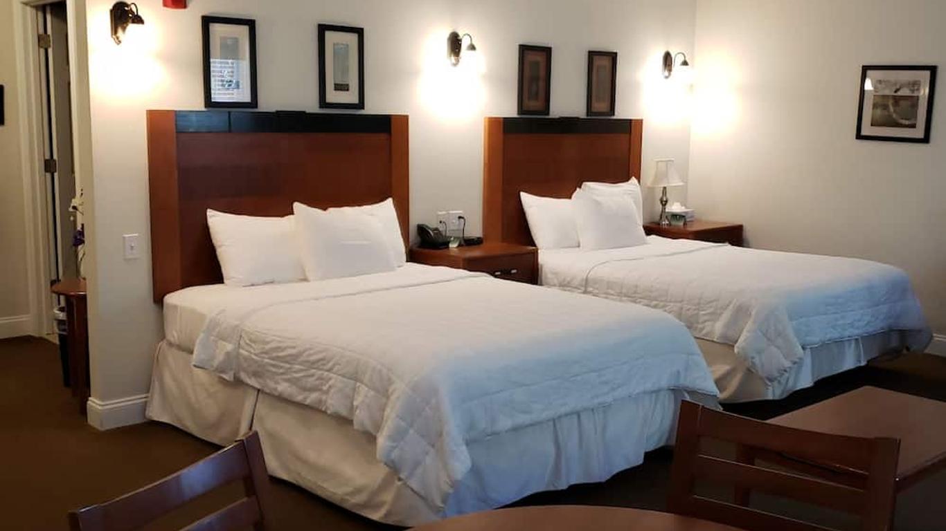 Crescent Suites Hotel