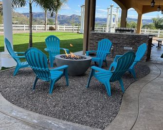 Hilltop Villa 5br & Loft, 4.5ba Sleep16+, 360 Panoramic Mountain View - Lakeside - Patio