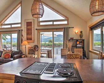 Waterfront Cabin with 2 Boat Docks and Mtn Views! - Saint Maries - Comedor