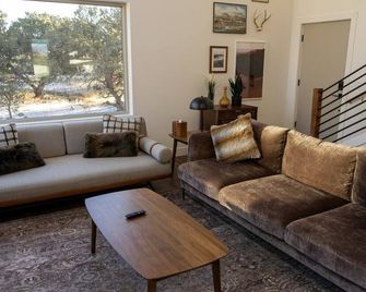 Trails End Getaway · Modern Cabin w/ Hot Tub near Sand Dunes Nat'l Park - Mosca - Sala de estar
