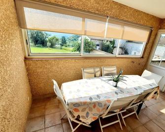 Villa Chazotte + private swimming pool in south Ardèche, Balazuc, Pets allowed - Balazuc - Comedor