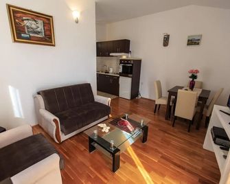 Nica Apartmani - Sveti Stefan