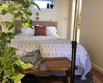 The Metta Grotto- An All Embracing Warmth - Charlottesville - Bedroom