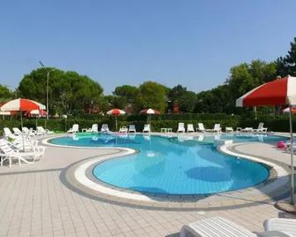 Villaggio Borgo dell'Ulivo - Bibione - Zwembad
