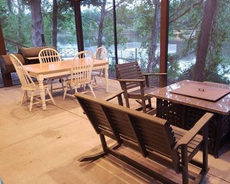 Boat'n, Fish'n, Ski'n & Relax'n on the beautiful Flint River in Bainbridge, Ga. - Bainbridge - Restaurant