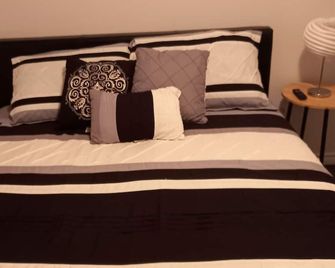 Gorgeous 2 story suite 1 Bedroom, perfect for you. - Ajax - Ložnice