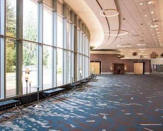 Southbridge Hotel and Conference Center - Southbridge - Лоббі