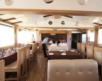 Hotel Tandoor Palace - Ahmedabad - Restaurante